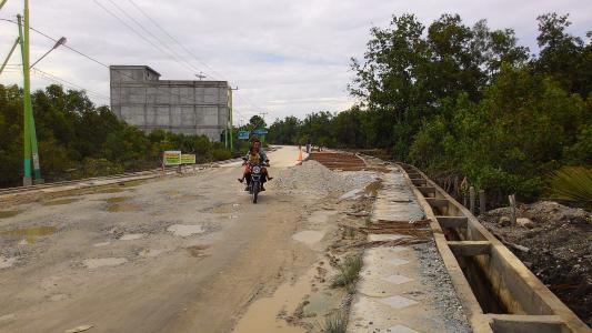 Herliyan Meradang, Kontraktor Tak Kerjakan Proyek Jalan